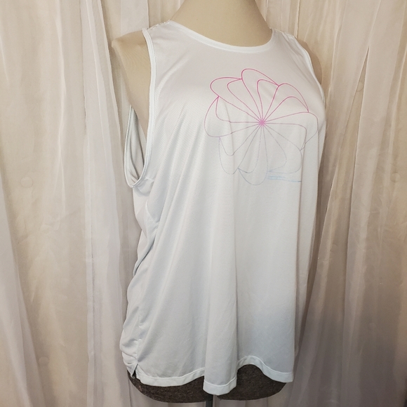 Nike Dri-Fit Reflective Tank Top - Picture 3 of 7